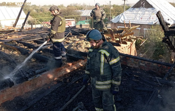Из-за обстрелов в Запорожской области возникло пять пожаров (фото)