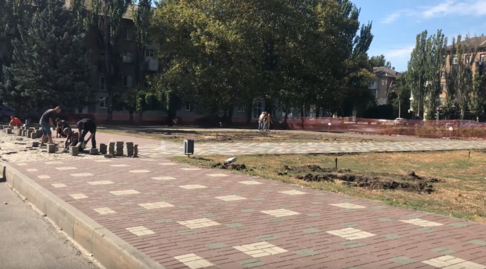 Мелитополь превращают в центр "победобесия": оккупанты взялись строить мемориальный комплекс в центре города (видео, фото)