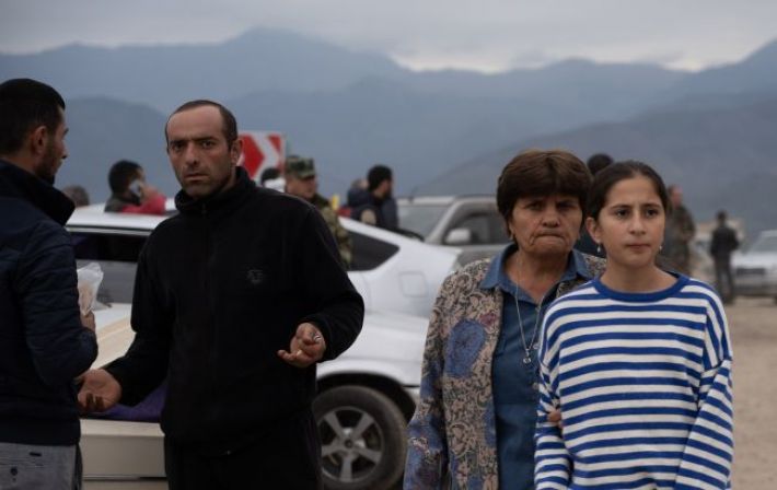 Непризнанный Нагорный Карабах уже покинули около половины армян