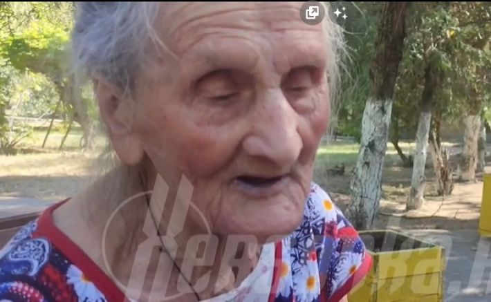 Жительница Мелитополя вывезла свою бабушку в психбольницу и разбила телефон, чтобы оставить без связи (видео)