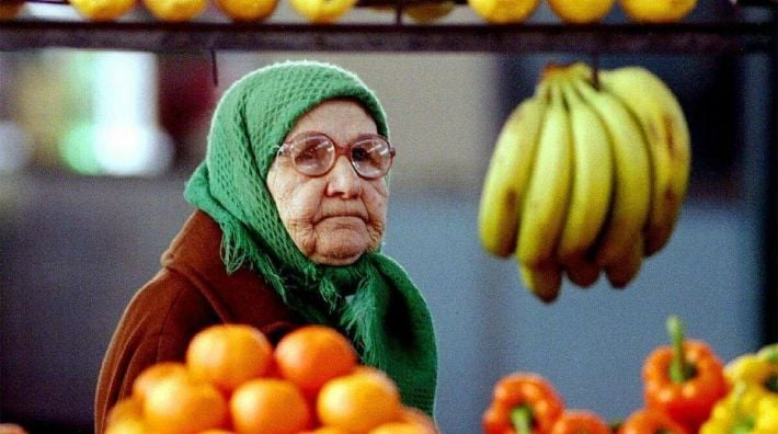 Пенсионеров в оккупированном Мелитополе официально накормят просрочкой