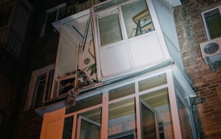В Киеве произошел взрыв в многоэтажке: в квартире была семья с детьми (фото)