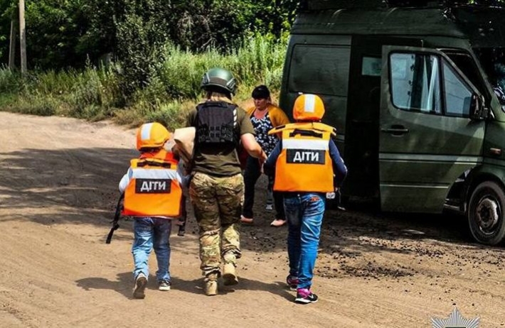 Из пяти опасных населенных пунктов Запорожской области вывезли всех детей