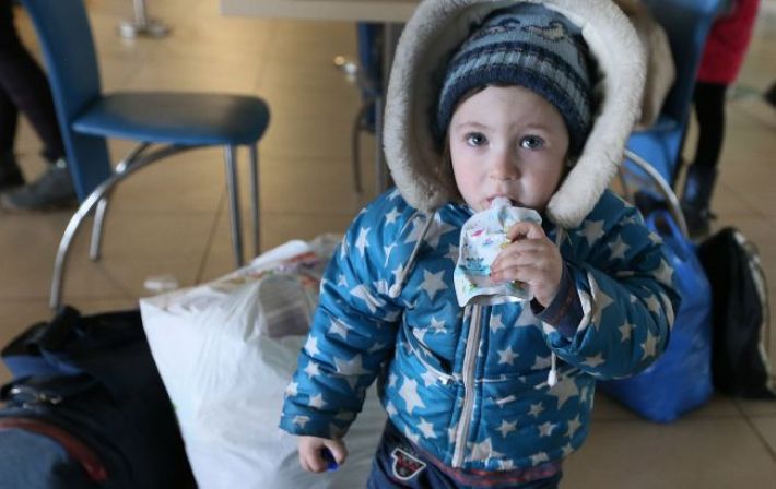 "Надеюсь, мы выживем". Дети, которых Россия вывезла из Украины, оставили на стенах домов послания