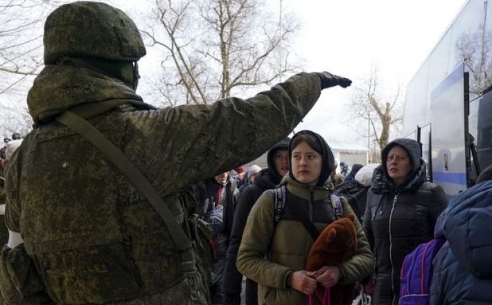 Оккупанты готовятся к депортации жителей Мелитополя, не получивших российские паспорта