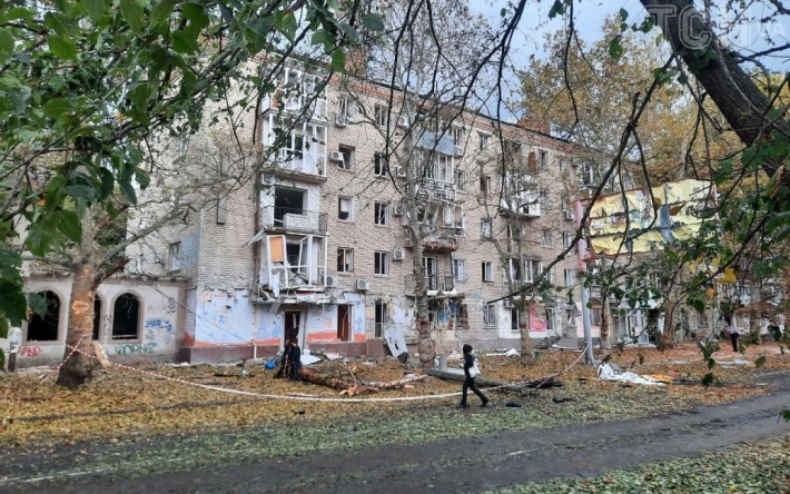 Российские оккупанты нанесли удар по Херсону: есть раненые женщины