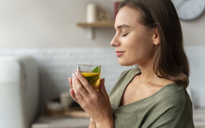 Чому не можна пити дуже гарячий чай: онкологи попередили про ризик захворювання на рак