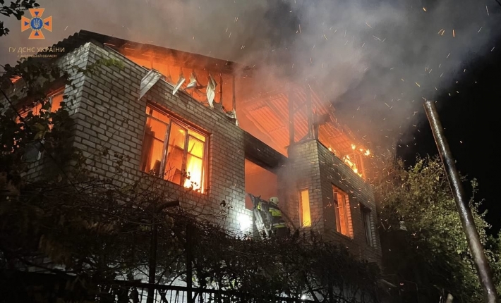 В Запорожье загорелся жилой дом (фото)