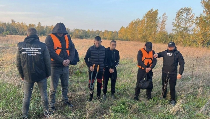 Жители Запорожья наняли подростков, чтобы они помогли незаконно пересечь границу с Венгрией