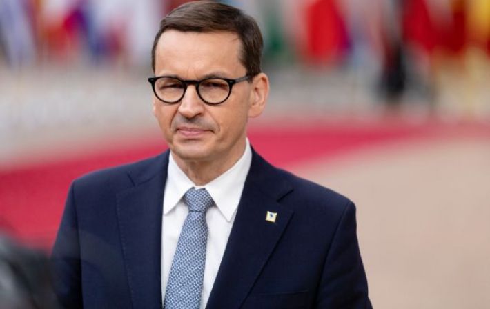 Польша продолжает оказывать военную помощь Украине по прошлым контрактам, - премьер