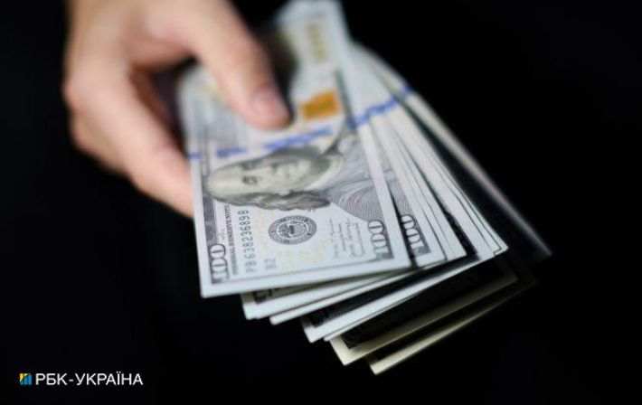 Українці тримають готівкою понад 100 млрд доларів: дані на осінь 2023 року