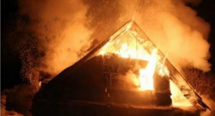 В оккупированном Мелитополе пылал пожар в частном доме (фото)