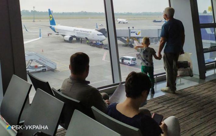 Самолеты на взлетной полосе. Аэропорт "Борисполь" готовится к возобновлению рейсов: детали