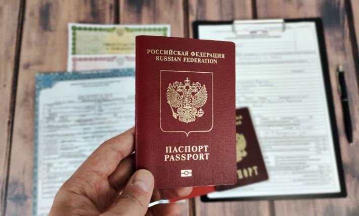 У Мелітополі почали робити закордонні паспорти Росії, але є аспект