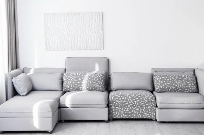 Модульный диван – почему его стоит иметь в гостиной?