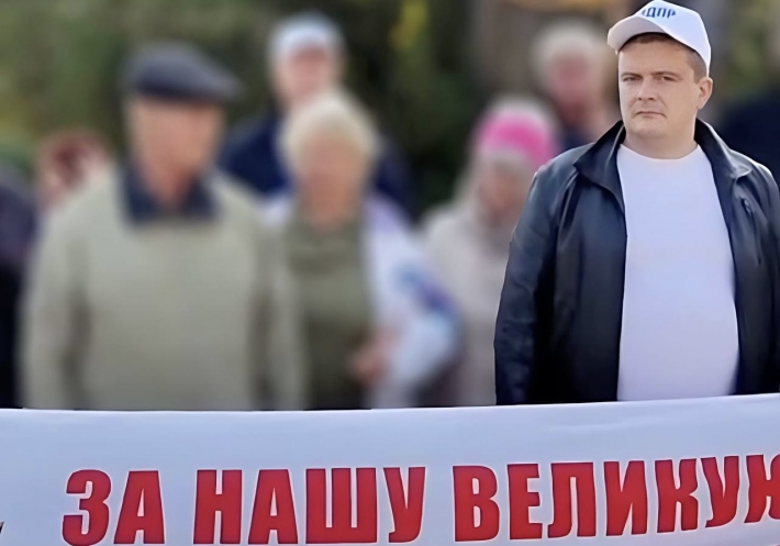 Бердянский полицейский-предатель Дмитрий Зиненко засветился на пропагандистском мероприятии "лдпр" (видео)