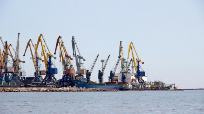Российские оккупанты заявляют о присвоении имущества порта Бердянск
