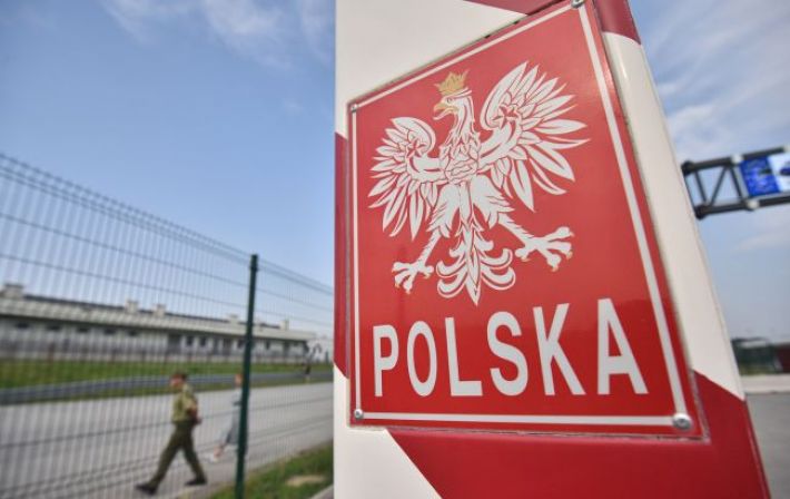 Польские пограничники задержали украинского водителя, перевозившего мигрантов: он угрожал ножом