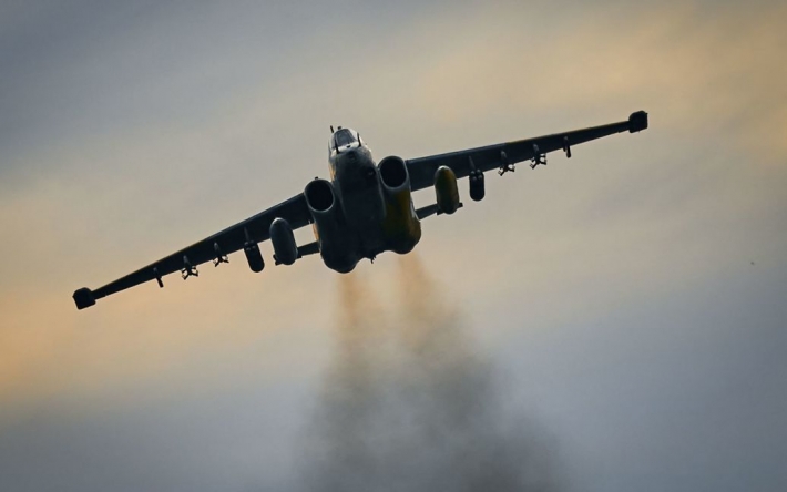 Россиянин угрожал взорвать самолет во время полета, если ему не принесут водки: чем все закончилось