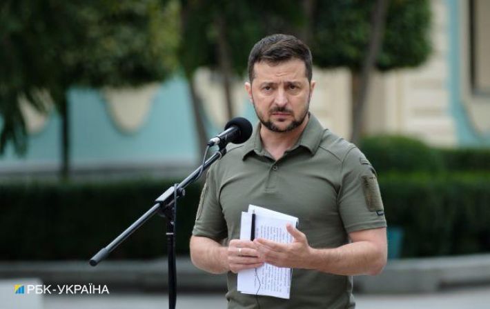Военное положение и мобилизацию снова продлят: Зеленский подал в Раду проекты законов