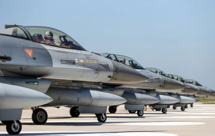 Первые F-16 для обучения пилотов из Украины Нидерланды уже отправили в Румынию