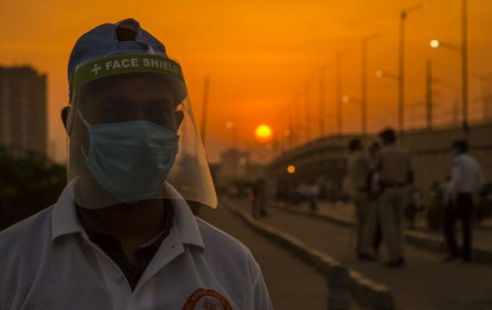 Нью-Дели накрыл ядовитый смог. Местные власти собираются "вызвать" дождь