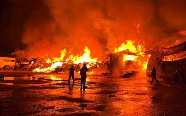 У Вінниці спалахнула масштабна пожежа: ДСНС повідомила про ситуацію (відео)