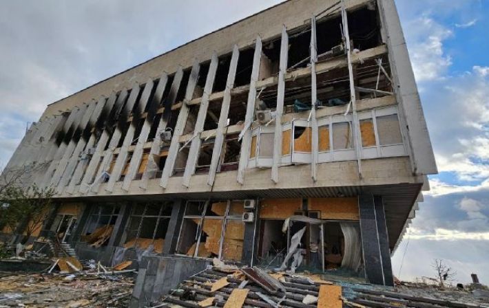 Армия РФ уничтожила известную библиотеку в Херсоне: фото разрушений