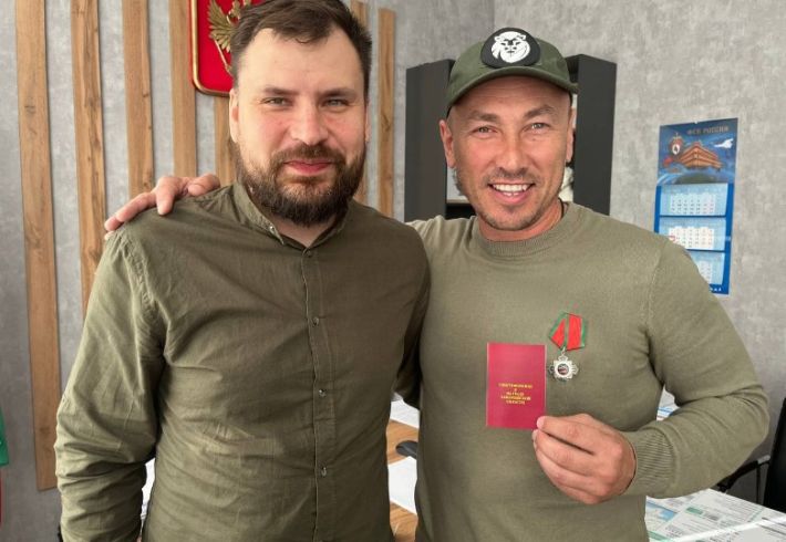 В Мелитополе крымскому “уголовному” депутату оккупанты вручили орден и медаль (фото)