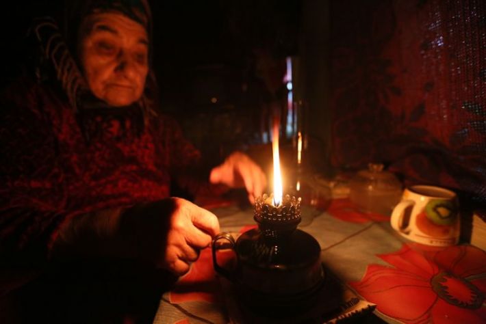 Конец света: жители Мелитопольщины сутками сидят без электричества (фото)