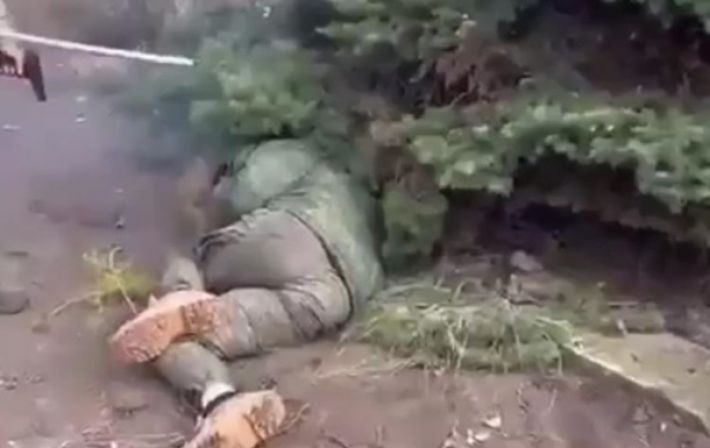 Появилось видео, как россияне бьют палками тех, кто отказался идти в бой