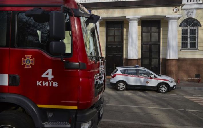 В Киеве прорвало трубу с горячей водой: затопило подземный переход