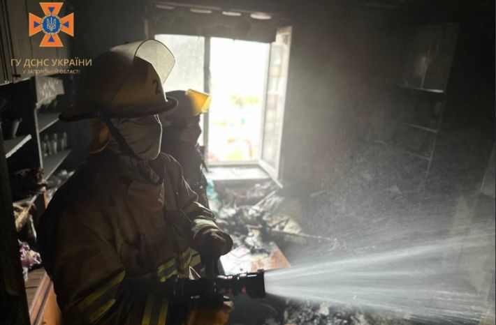 В Запорожье горела квартира - погибла женщина (фото)
