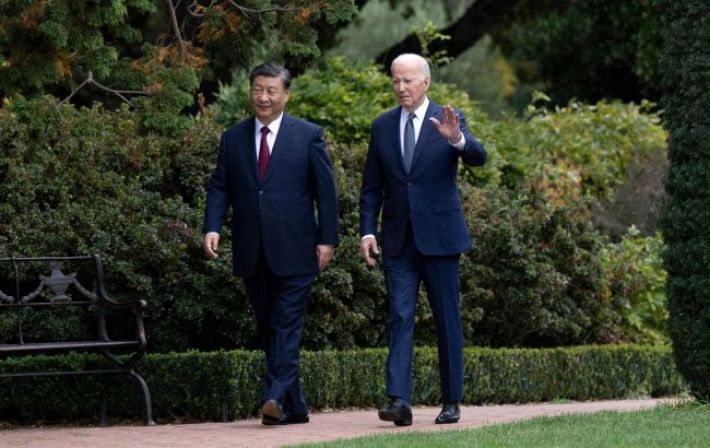 Си Цзиньпин заверил Байдена, что не вторгнется на Тайвань в ближайшие годы, - СМИ