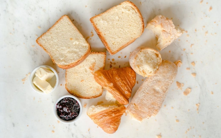 Шкодить здоров'ю: в жодному разі не їжте ці продукти з хлібом