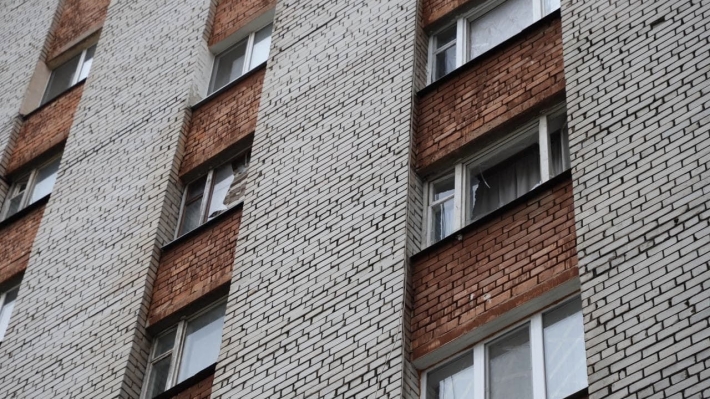 В Запорожье от российских обстрелов пострадало общежитие (фото)
