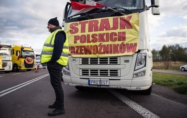 Польские юристы готовят иски против протестующих перевозчиков