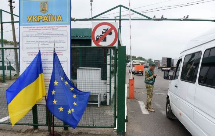 Словацькі перевізники заблокували рух вантажівок на пункті пропуску до України