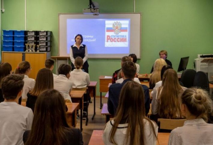 В Мелитополе учителя-предатели указывают школьникам, с кем им общаться