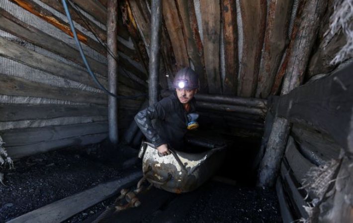 Из-за обстрела 70 украинских шахтеров были заблокированы под землей, - Минэнерго