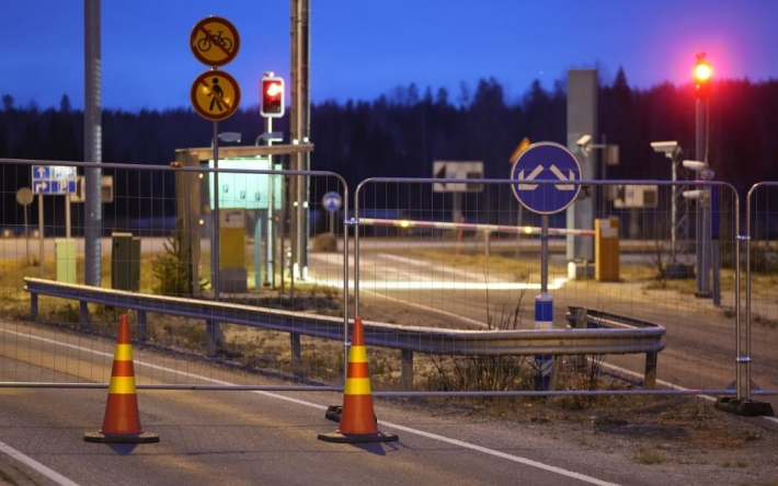 Финляндия закрывает все границы с Россией: подробности