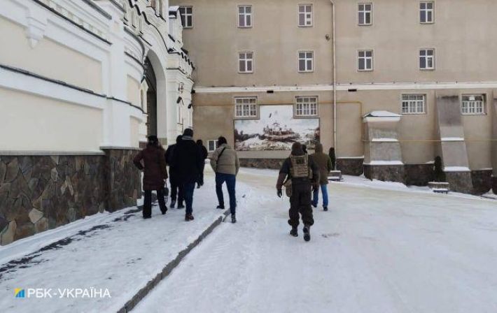 СБУ ведет обыски в Почаевской лавре, - источники