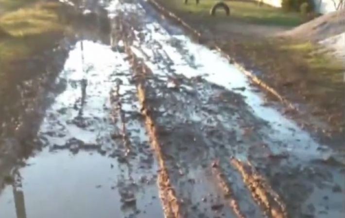 "БАгатая русская жизнь" - в сети показали, в что рашисты превратили дороги на Мелитопольщине (видео)
