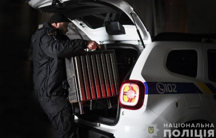 Полиция обеспечила жителей многострадального Гуляйполя "буржуйками" из Нидерландов (фото)