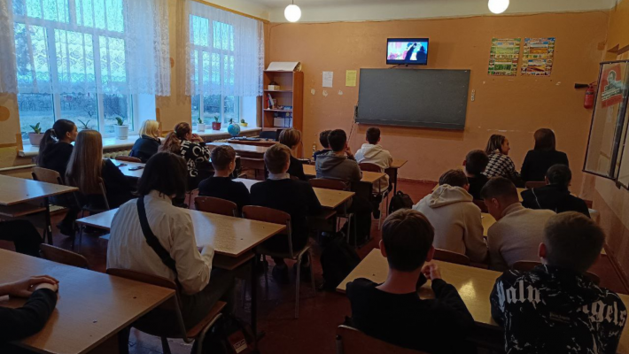 В Мелитопольском районе школьникам прививают "скрепы" с помощью российского кино (фото)