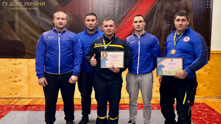 Запорожский спасатель стал чемпионом Украины по пауэрлифтингу среди сотрудников ГСЧС (фото)