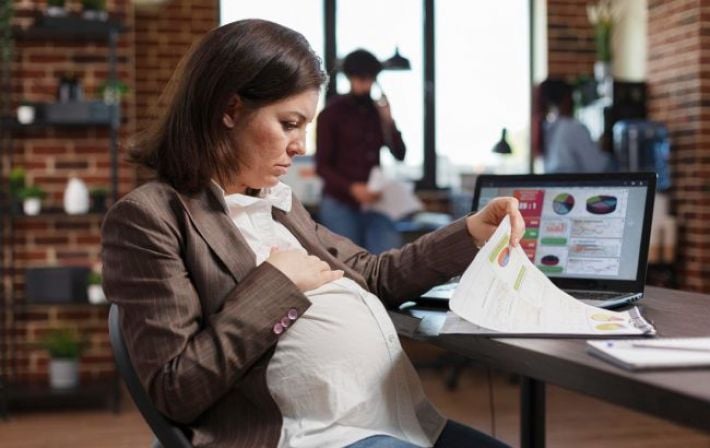 Как украинкам получить денежную помощь при беременности и родах: все, что нужно знать