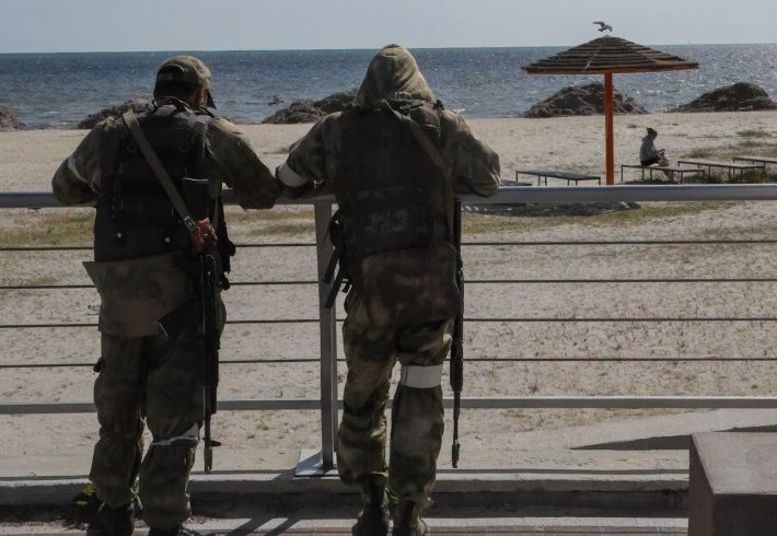Российские оккупанты устроили казарму на базе отдыха в Кирилловке (фото)