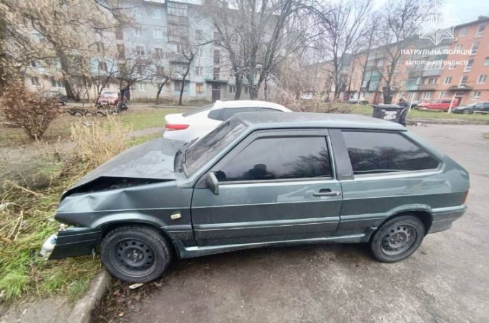 В Запорожье нетрезвый водитель совершил ДТП и скрылся с места аварии (фото)