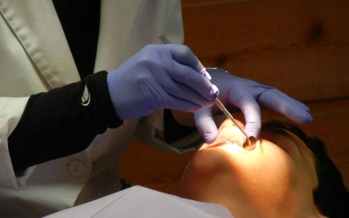 В оккупированном Мелитополе частный стоматолог сдает пациентов ФСБ-шникам